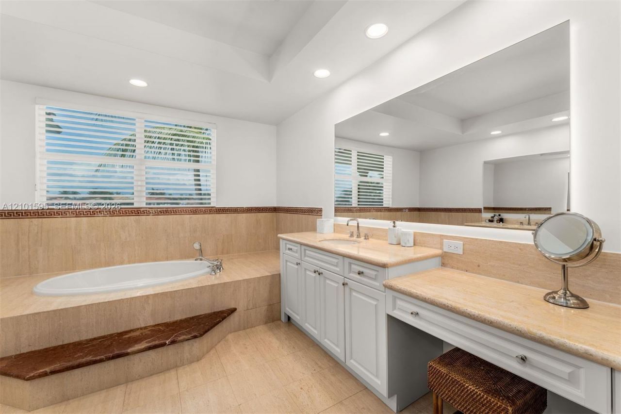 1426 Commodore Way , Hollywood, FL 33019 Photo