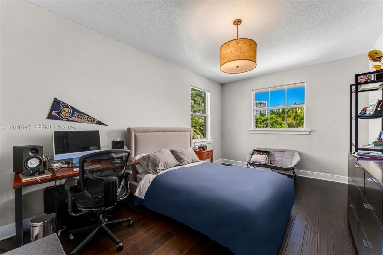 1426 Commodore Way , Hollywood, FL 33019 Photo