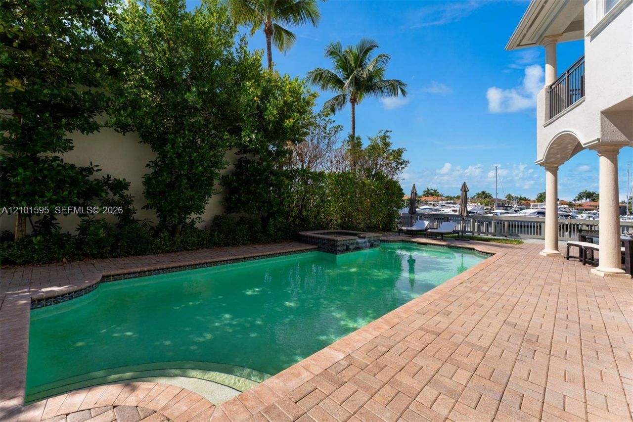 1426 Commodore Way , Hollywood, FL 33019 Photo