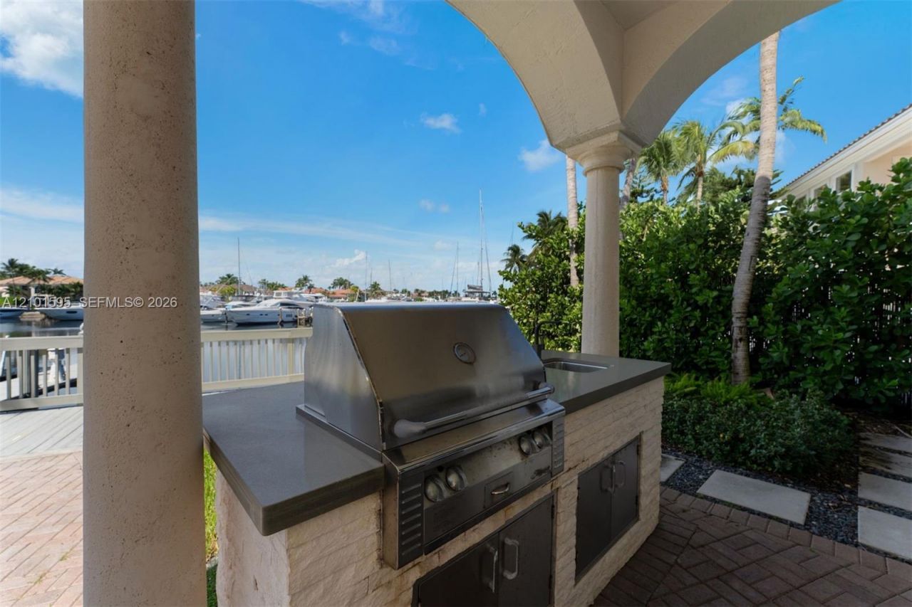 1426 Commodore Way , Hollywood, FL 33019 Photo
