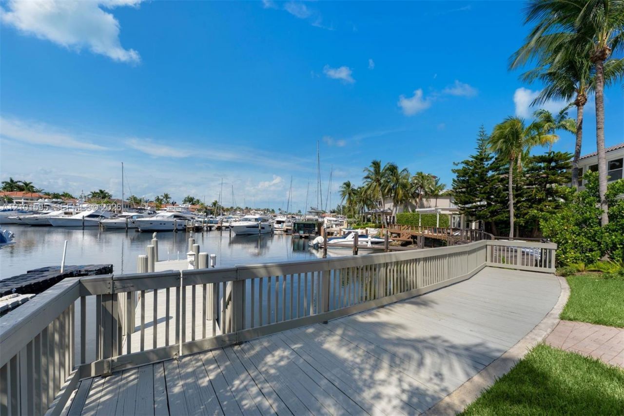 1426 Commodore Way , Hollywood, FL 33019 Photo