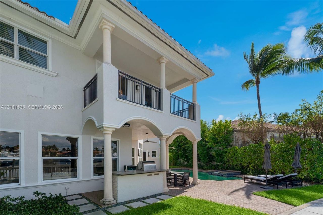 1426 Commodore Way , Hollywood, FL 33019 Photo
