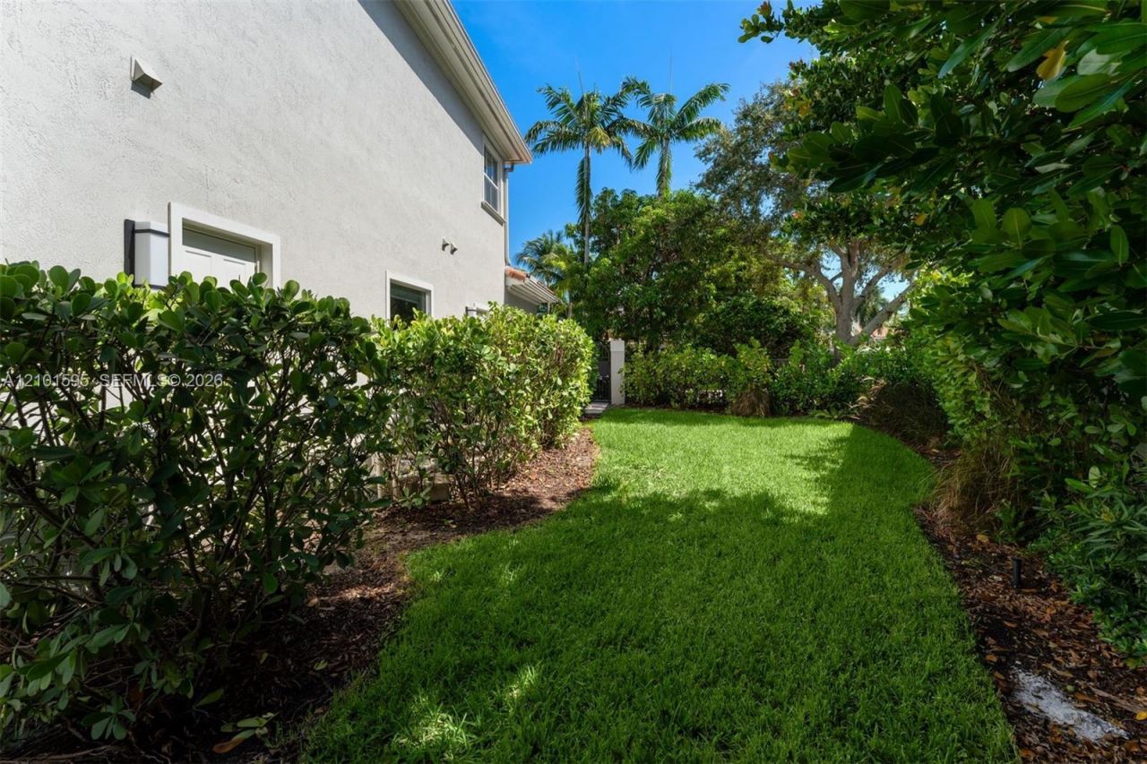 1426 Commodore Way , Hollywood, FL 33019 Photo