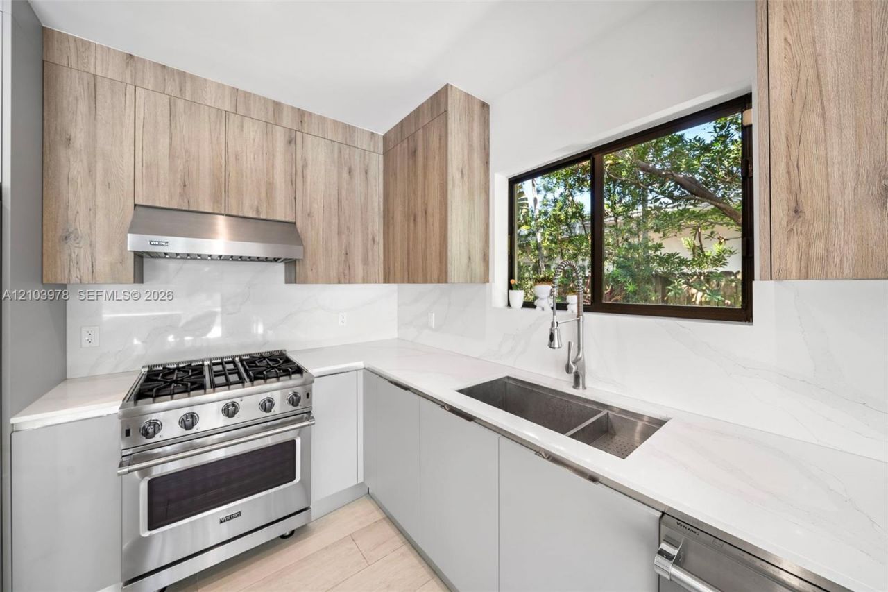 8033 Noremac Ave , Miami Beach, FL 33141 Photo