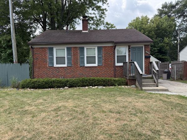 19454 Washtenaw Street, Harper Woods, MI 48225