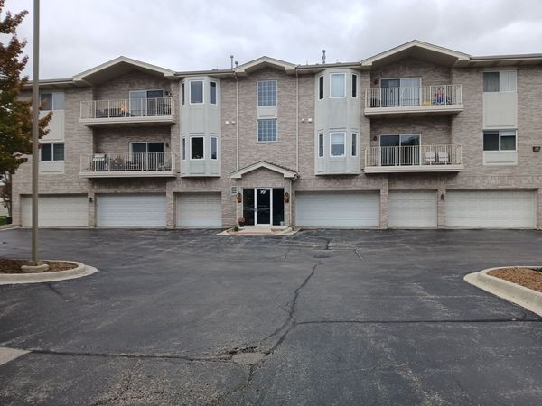 701 5th Avenue N 5th Avenue , Unit 102, Addison, IL 60101