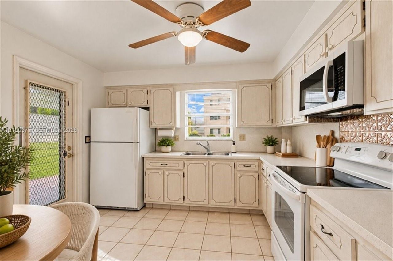 500 S Luna Ct , Unit 3, Hollywood, FL 33021 Photo