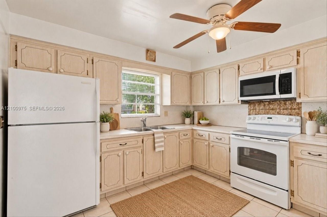 500 S Luna Ct , Unit 3, Hollywood, FL 33021 Photo