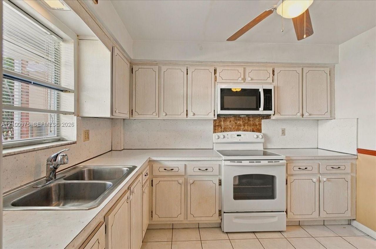 500 S Luna Ct , Unit 3, Hollywood, FL 33021 Photo