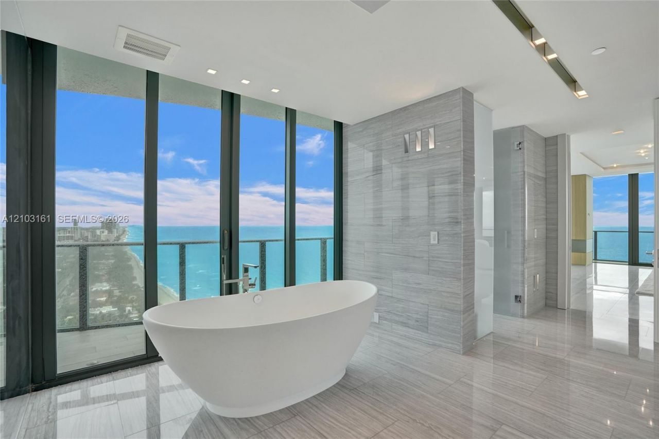 19575 Collins Ave , Unit 33, Sunny Isles Beach, FL 33160 Photo