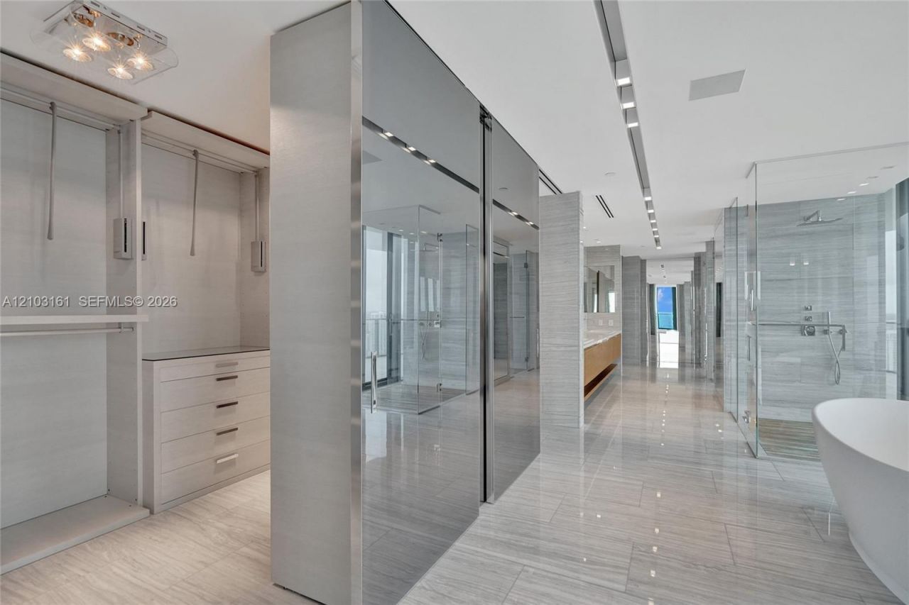 19575 Collins Ave , Unit 33, Sunny Isles Beach, FL 33160 Photo