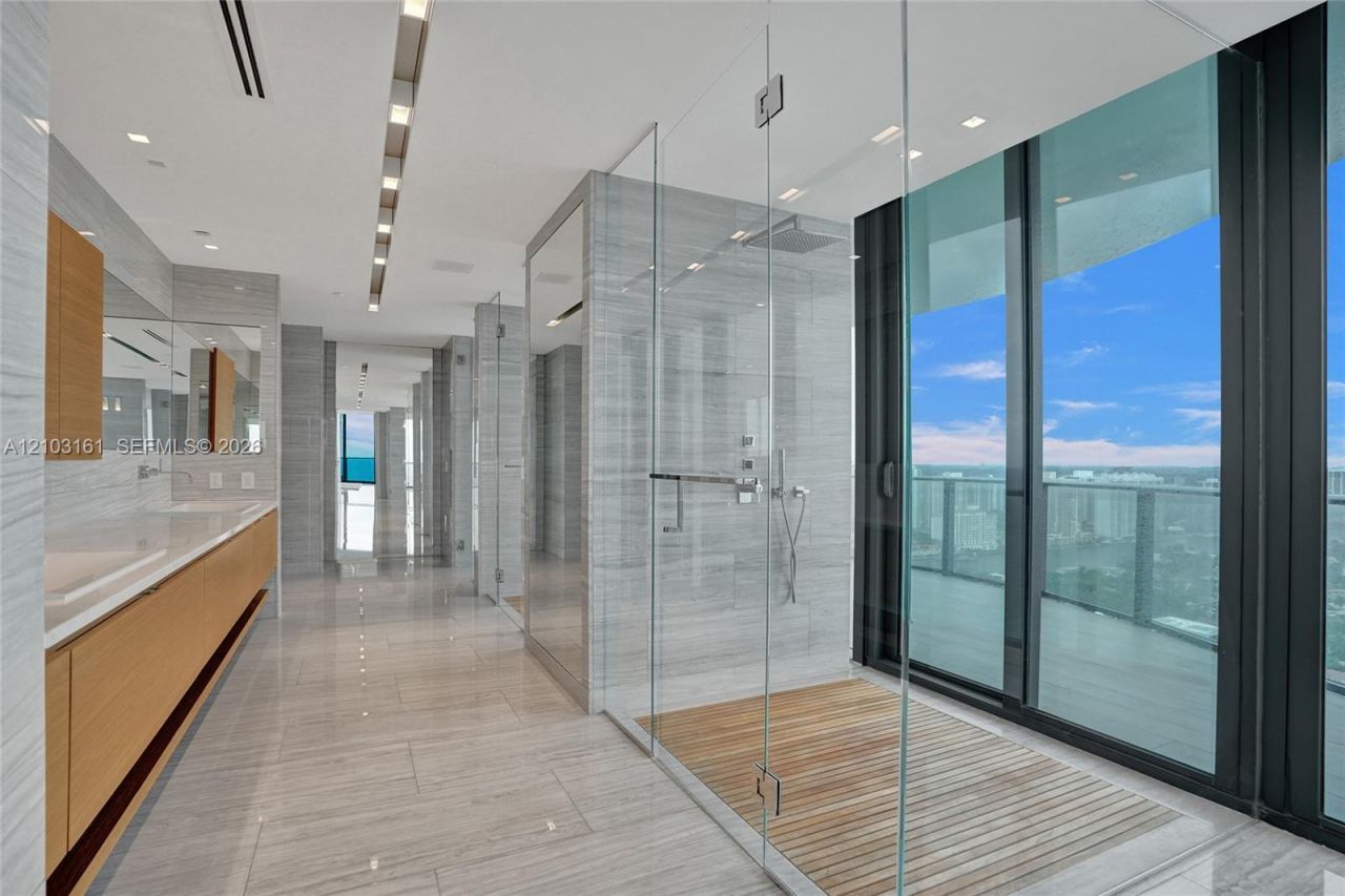 19575 Collins Ave , Unit 33, Sunny Isles Beach, FL 33160 Photo