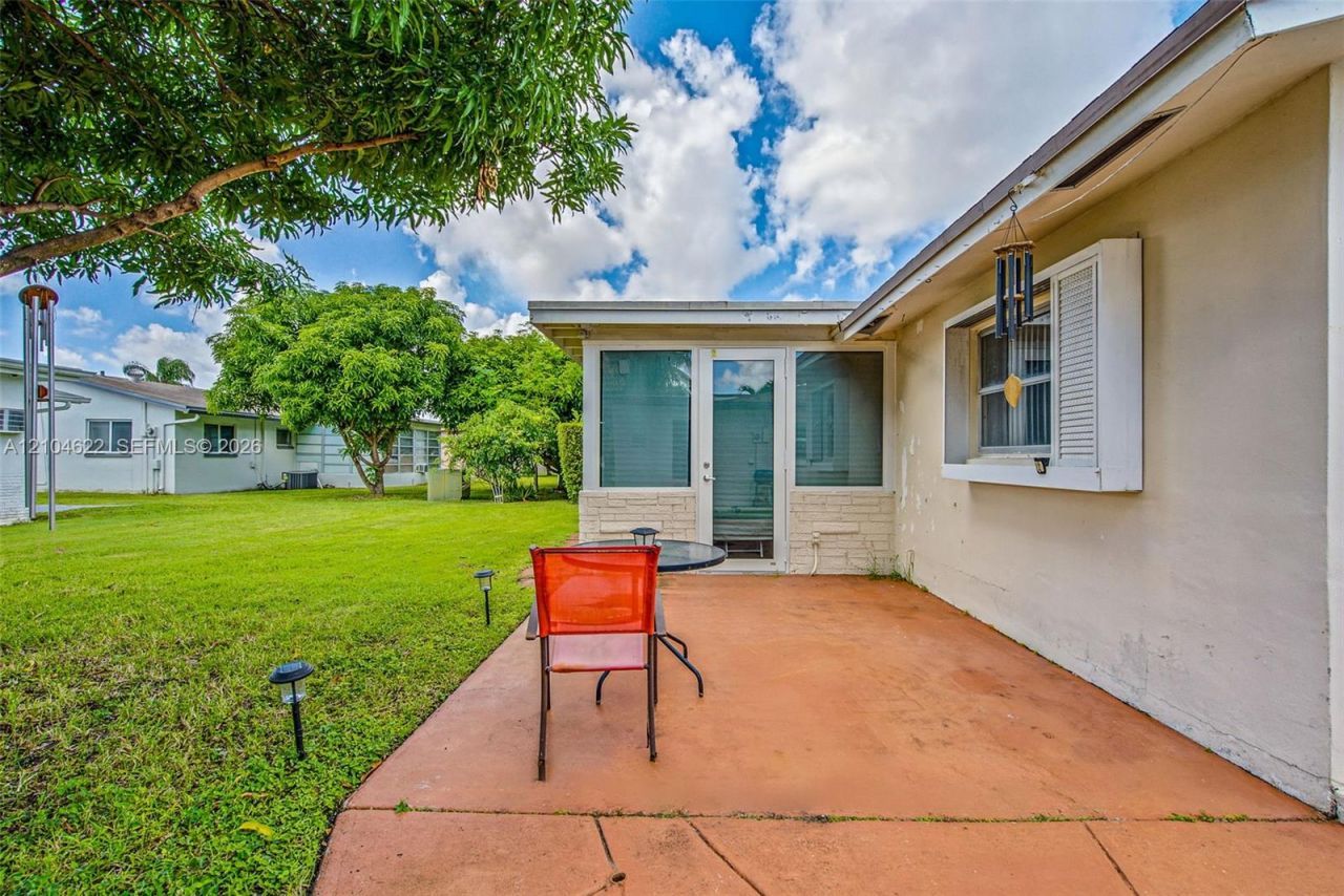 6802 NW 58th Ct , Tamarac, FL 33321 Photo