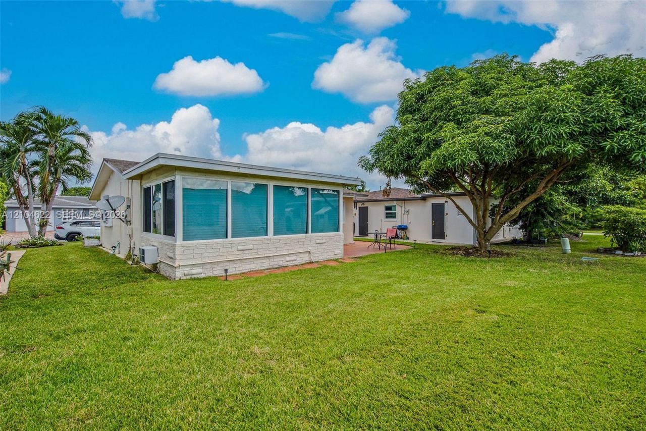 6802 NW 58th Ct , Tamarac, FL 33321 Photo
