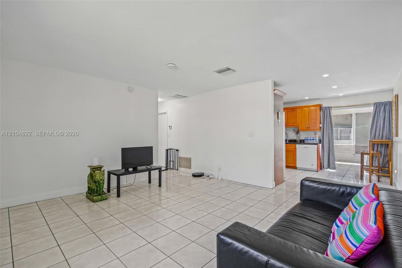 6802 NW 58th Ct , Tamarac, FL 33321 Photo