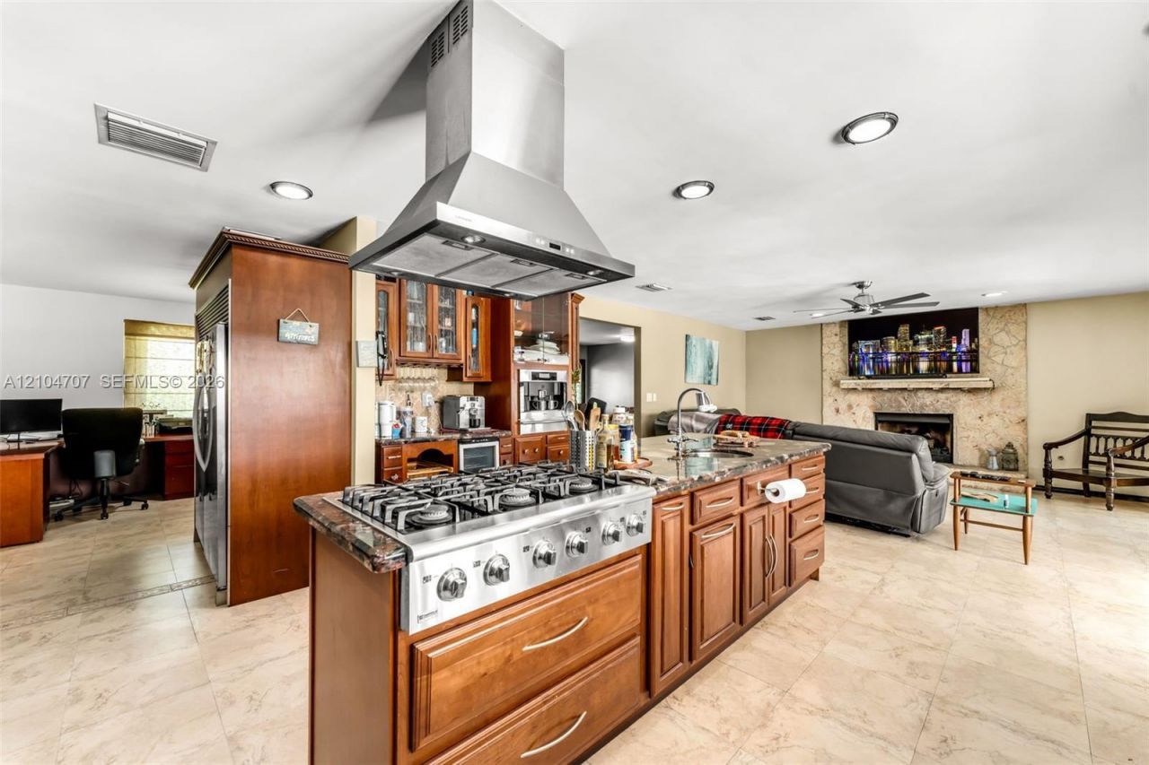 20500 SW 198th St, Miami, FL 33187 Photo