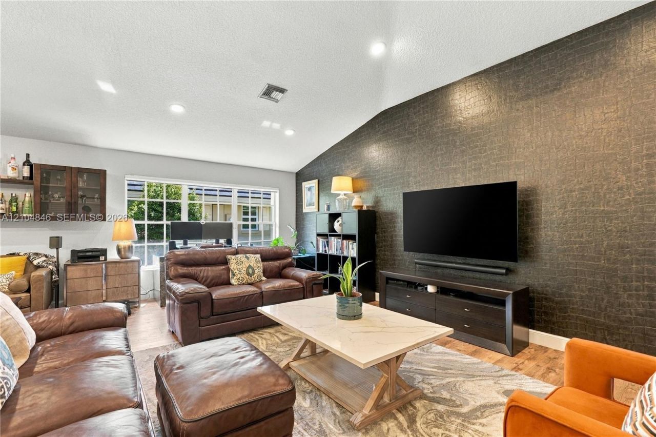 2025 NW 127th Ter , Coral Springs, FL 33071 Photo