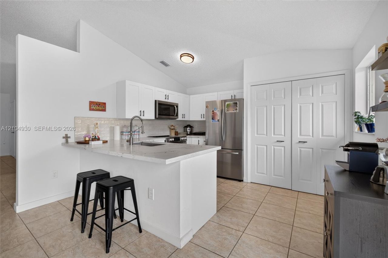 8949 SW 215 Terr , Cutler Bay, FL 33189 Photo