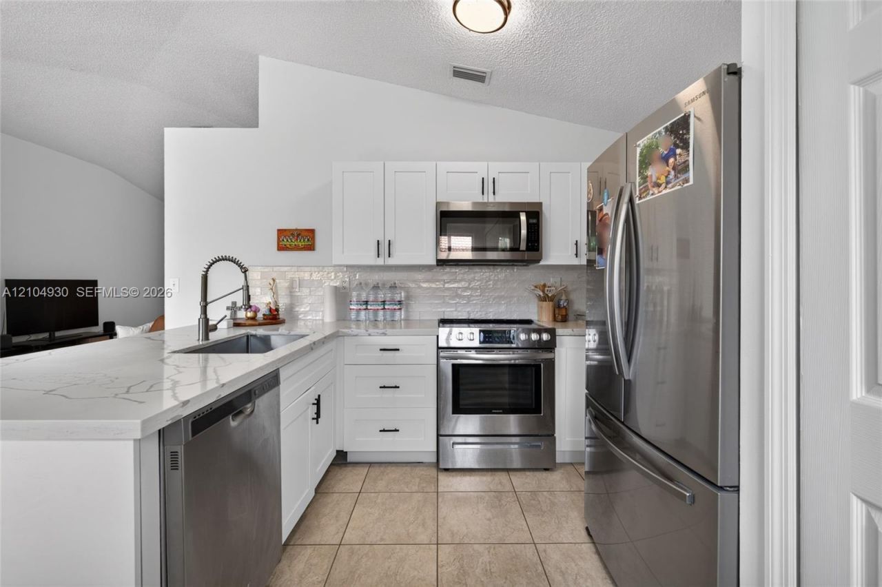 8949 SW 215 Terr , Cutler Bay, FL 33189 Photo