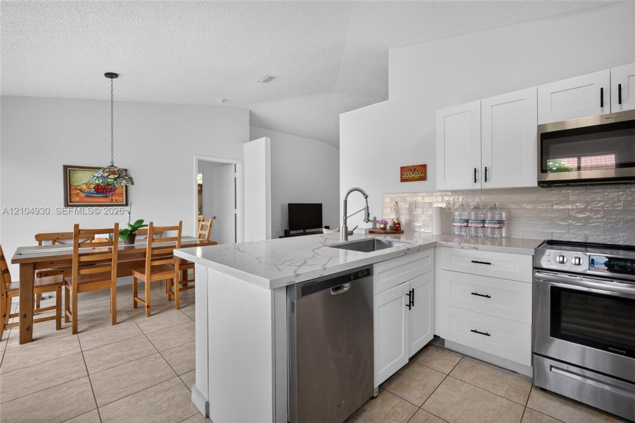 8949 SW 215 Terr , Cutler Bay, FL 33189 Photo
