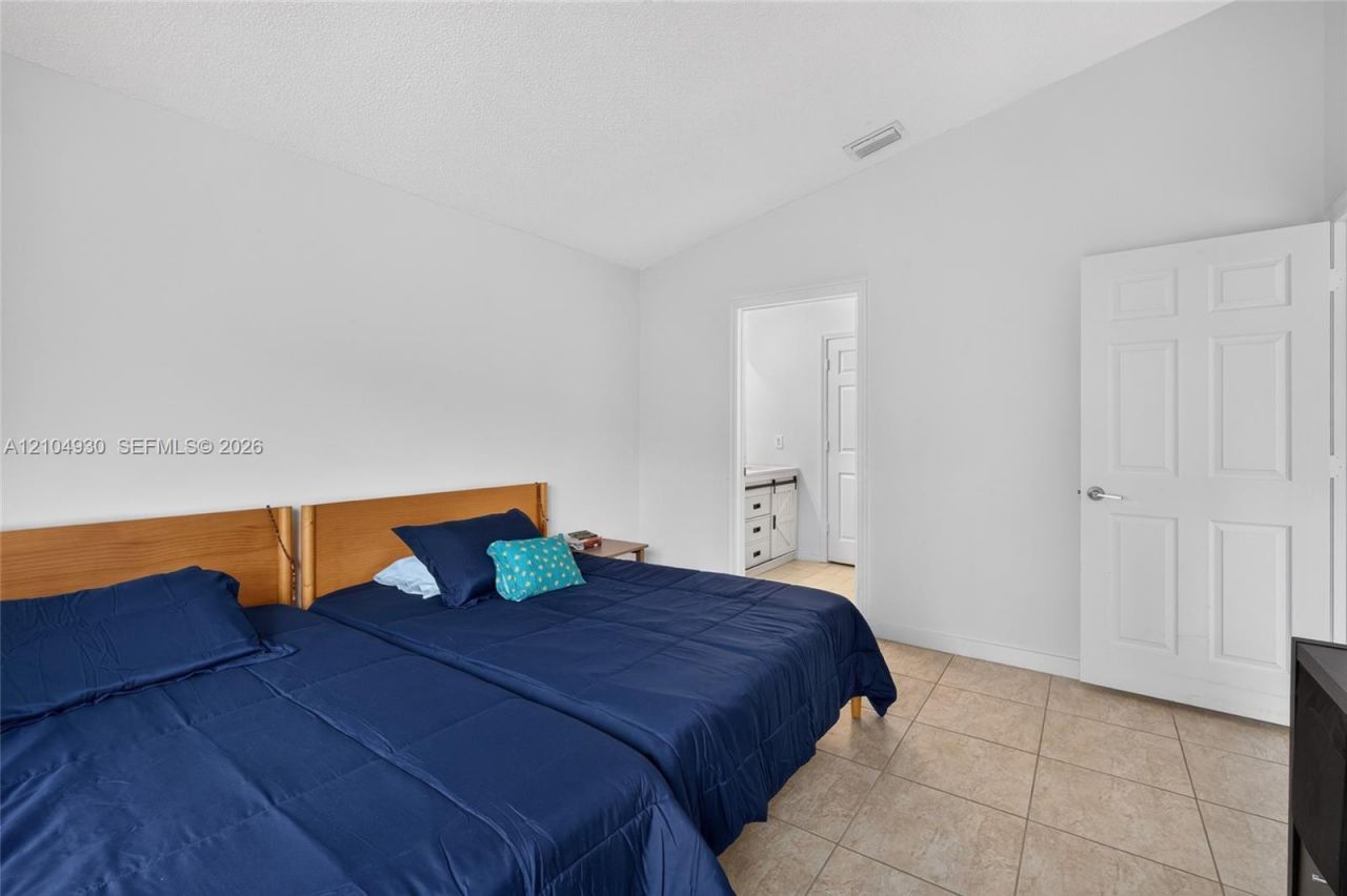 8949 SW 215 Terr , Cutler Bay, FL 33189 Photo