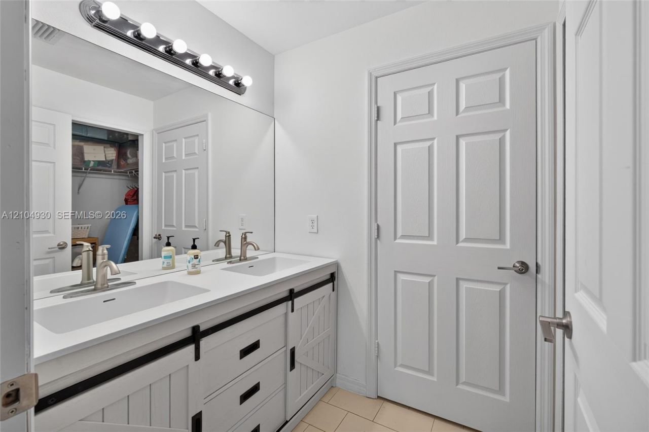 8949 SW 215 Terr , Cutler Bay, FL 33189 Photo