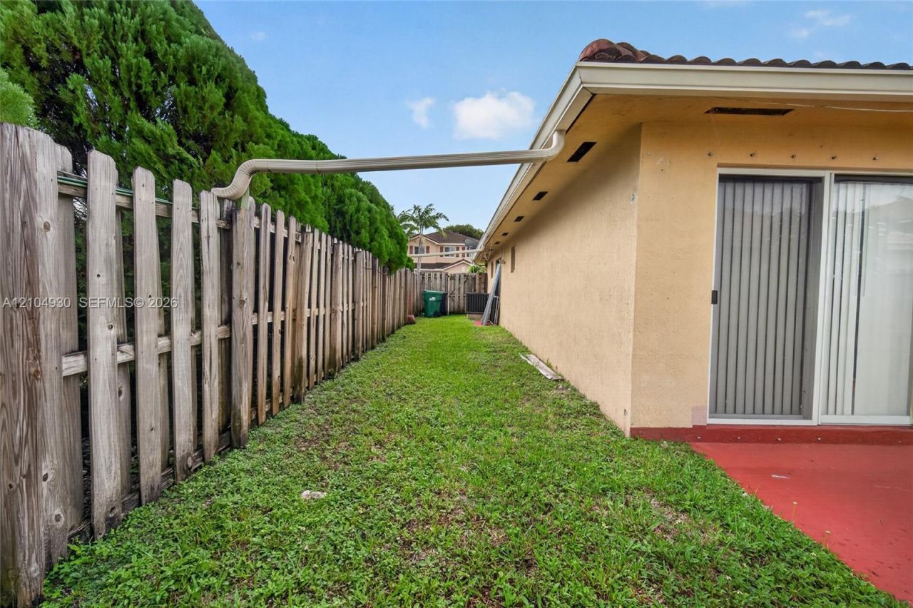 8949 SW 215 Terr , Cutler Bay, FL 33189 Photo