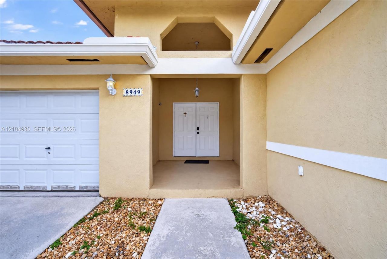 8949 SW 215 Terr , Cutler Bay, FL 33189 Photo