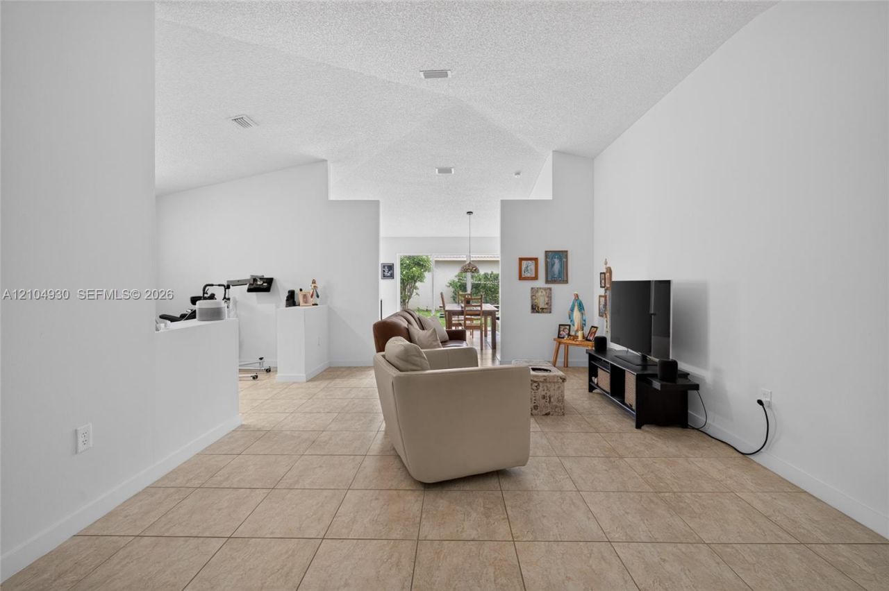 8949 SW 215 Terr , Cutler Bay, FL 33189 Photo
