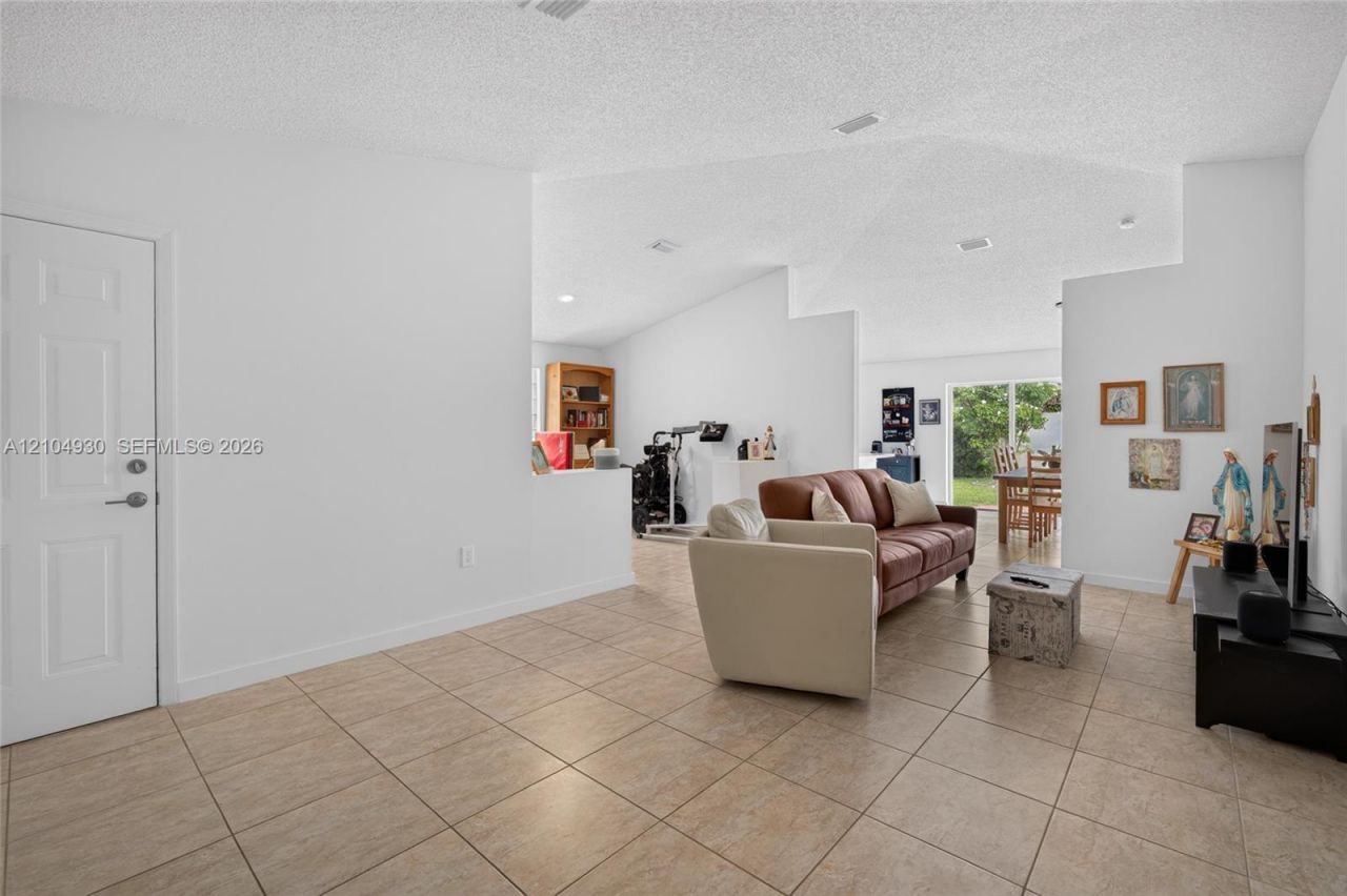 8949 SW 215 Terr , Cutler Bay, FL 33189 Photo