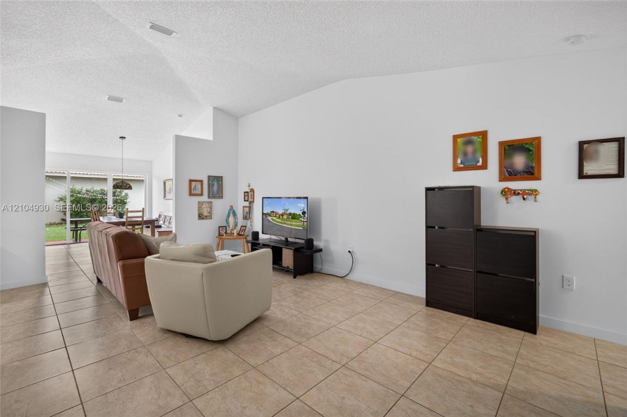 8949 SW 215 Terr , Cutler Bay, FL 33189 Photo