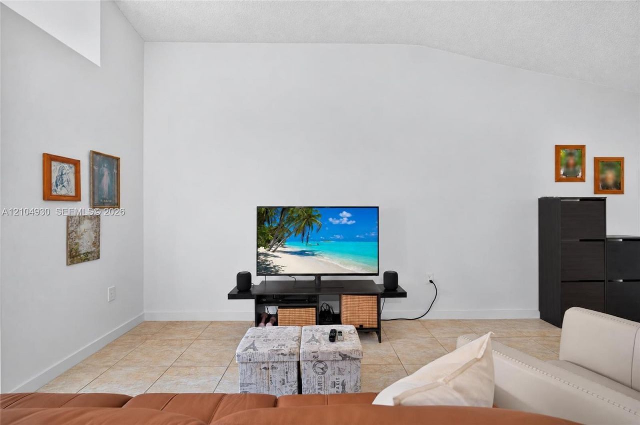 8949 SW 215 Terr , Cutler Bay, FL 33189 Photo
