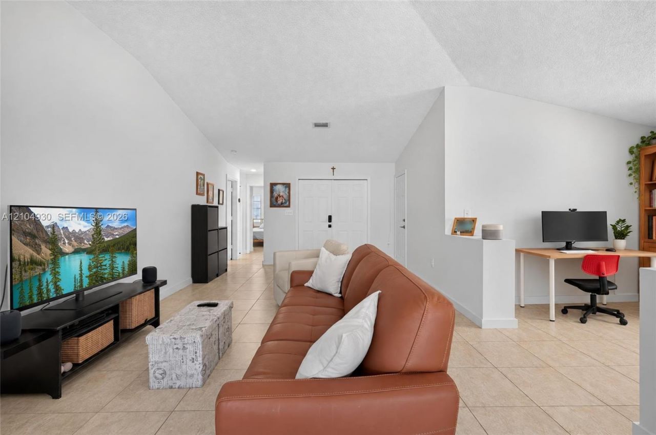 8949 SW 215 Terr , Cutler Bay, FL 33189 Photo