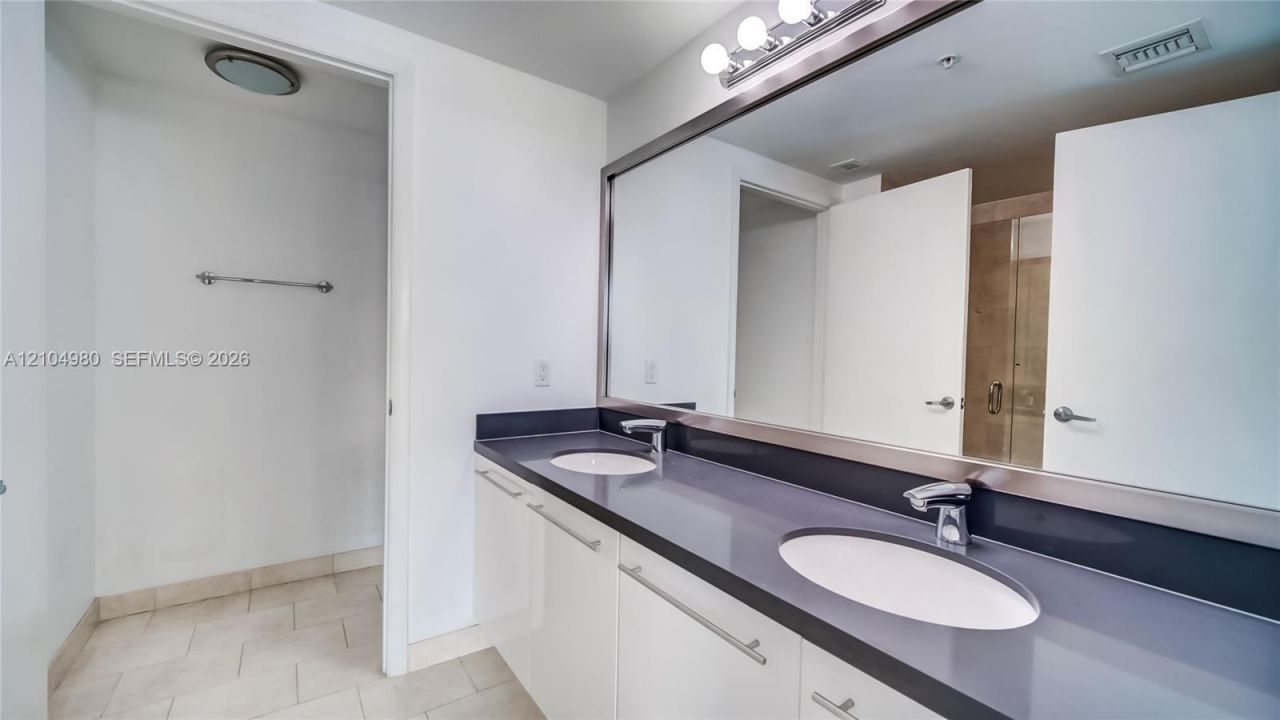 90 SW 3rd St , Unit TH706, Miami, FL 33130 Photo