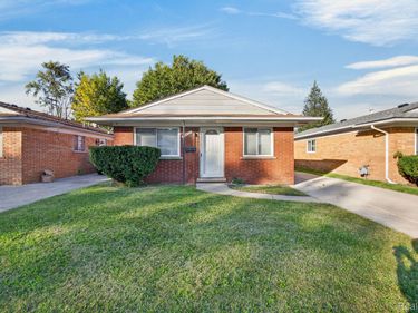 20653 Hollywood Street, Harper Woods, Mi 48225