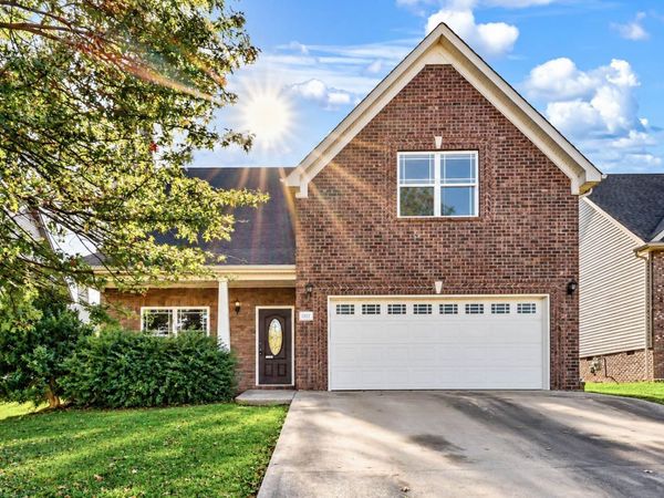 1352 Allmon Dr, Clarksville, TN 37042