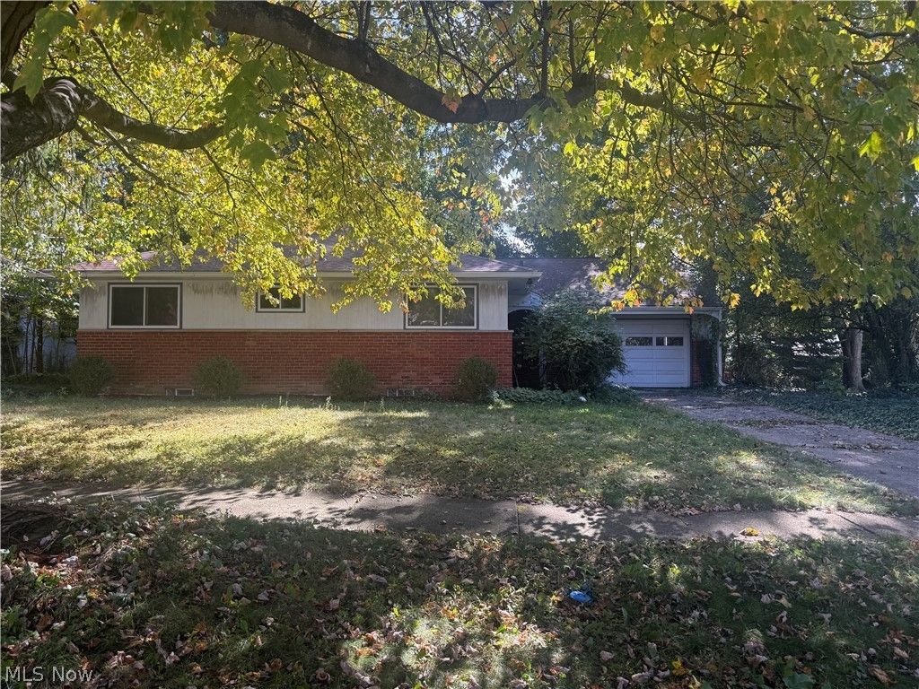 1120 Trentwood Drive, Akron, OH 44313 Main Photo