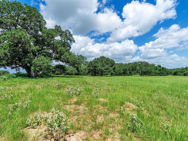 000 Old Cuero RD, Yoakum, TX 77995