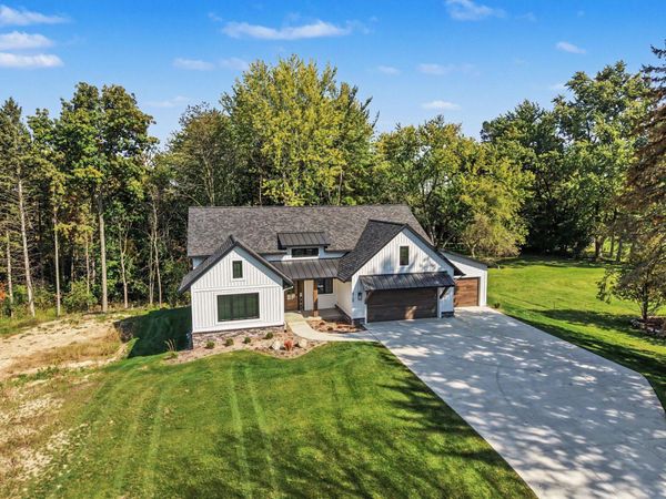 2160 Engleside Avenue SE, Kentwood, MI 49546