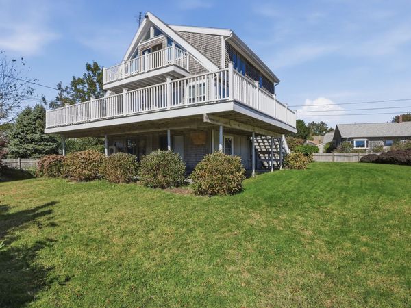 5 Bayview Ave, Fairhaven, MA 02719