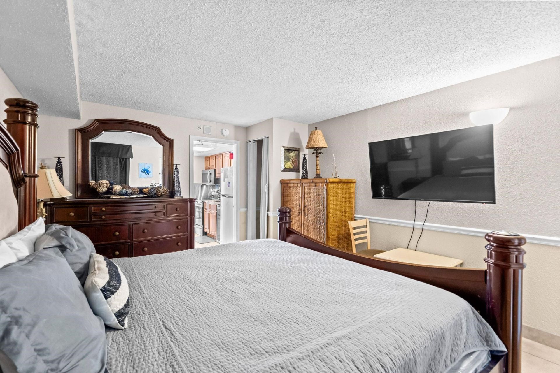 2300 N Ocean Blvd.  Photo 25