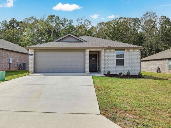 215 Bighorn Trail, Maumelle, AR 72113
