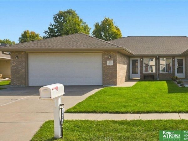 2105 Kingswood Circle, Lincoln, NE 68521