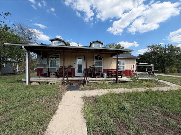 407 S Live Oak Avenue , Hubbard, TX 76648