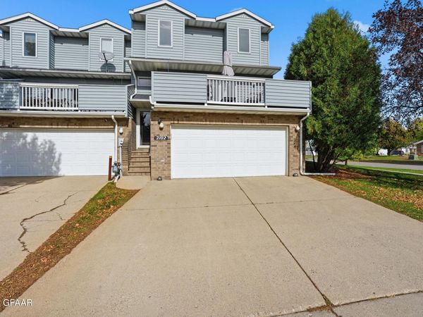 2102 27TH Avenue S, Grand Forks, ND 58201