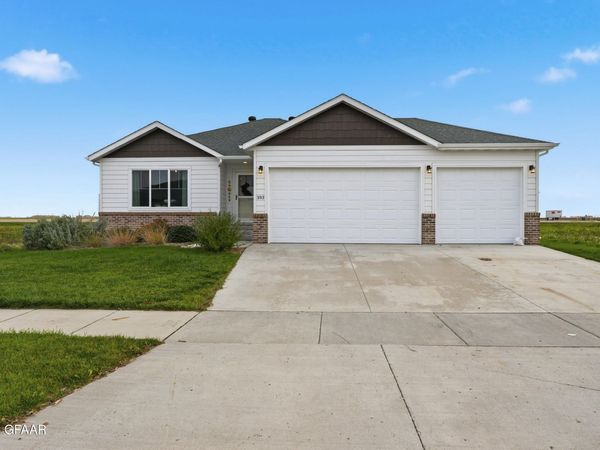 393 WREN Drive , Grand Forks, ND 58201