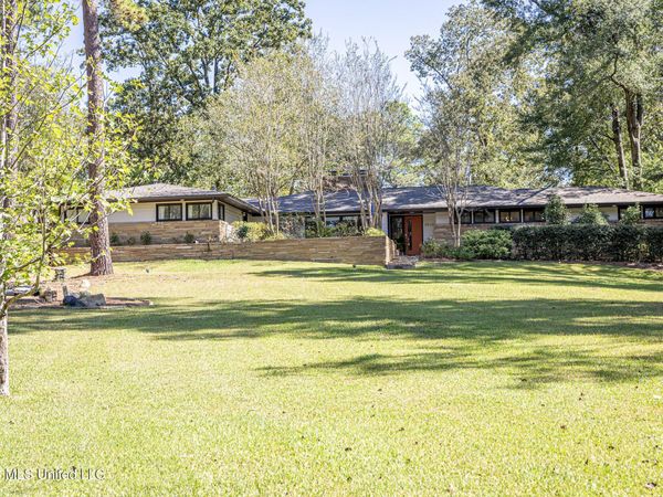 3910 Pinewood Drive, Jackson, MS 39211