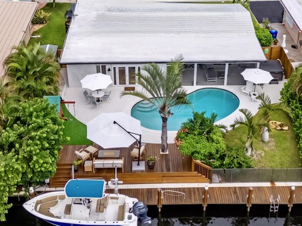 160 SE 9TH Street, Pompano Beach, FL 33060