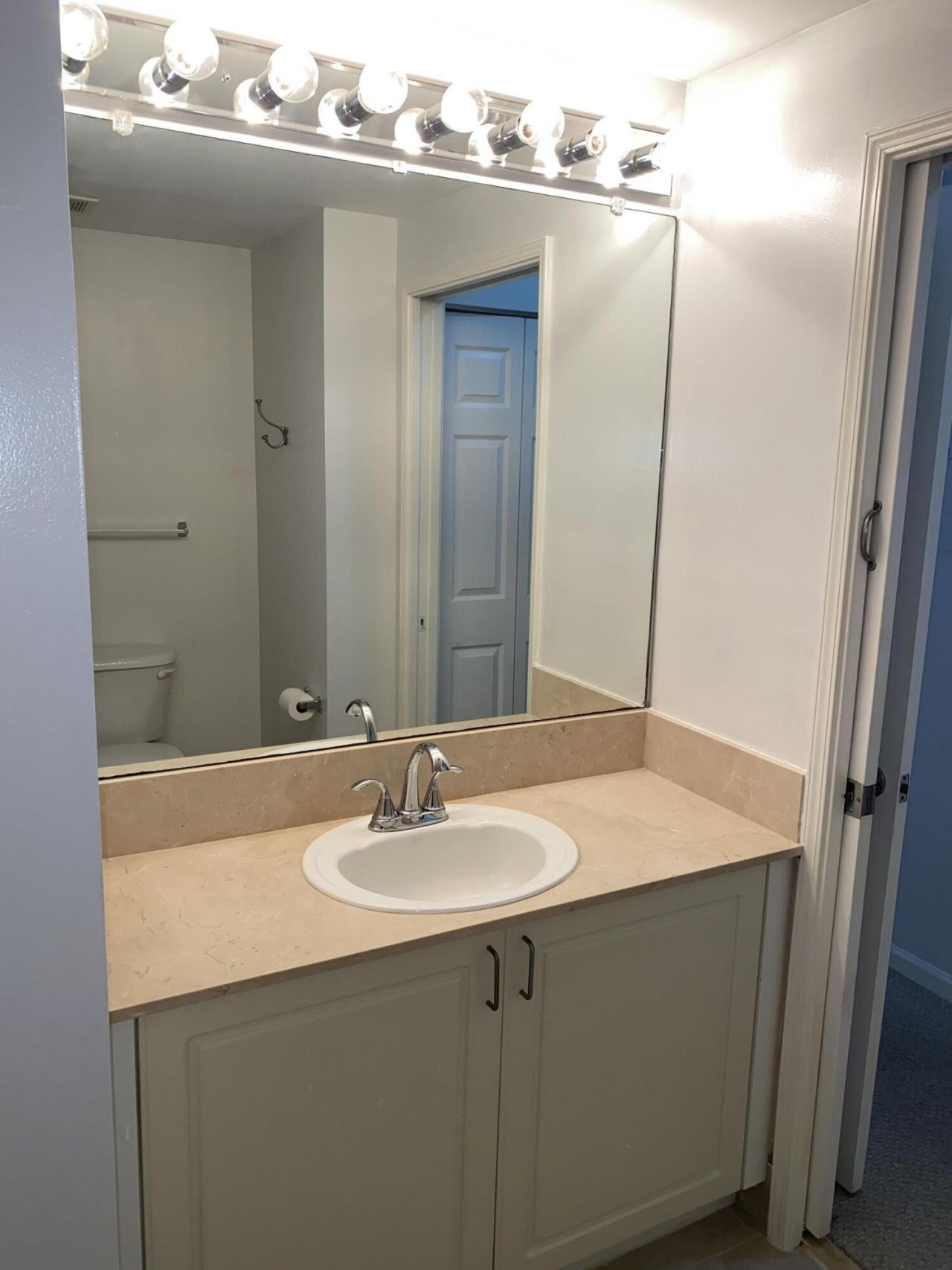 720 S Sapodilla Avenue, Unit 408, West Palm Beach, FL 33401 Photo