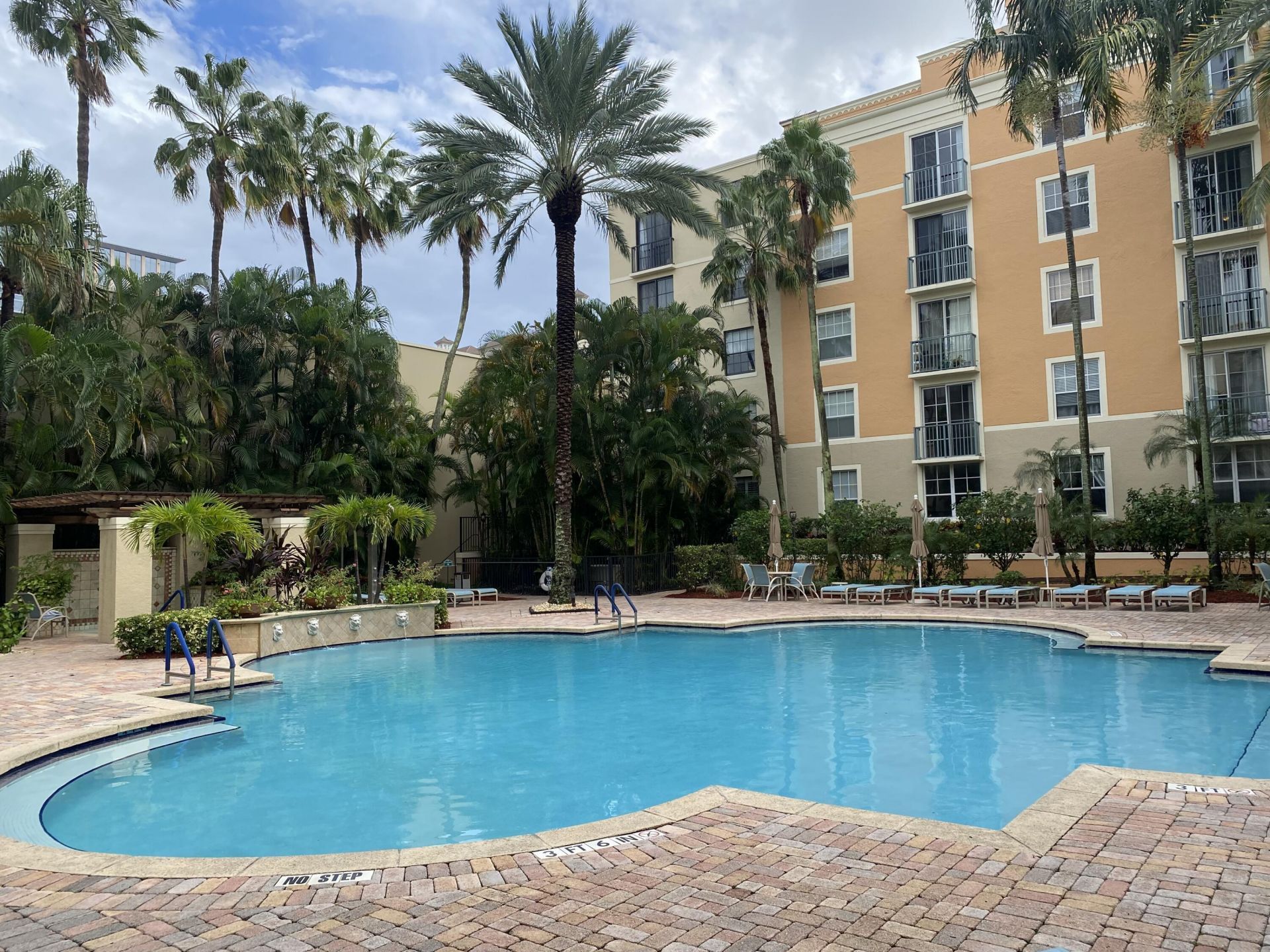 720 S Sapodilla Avenue, Unit 408, West Palm Beach, FL 33401 Photo